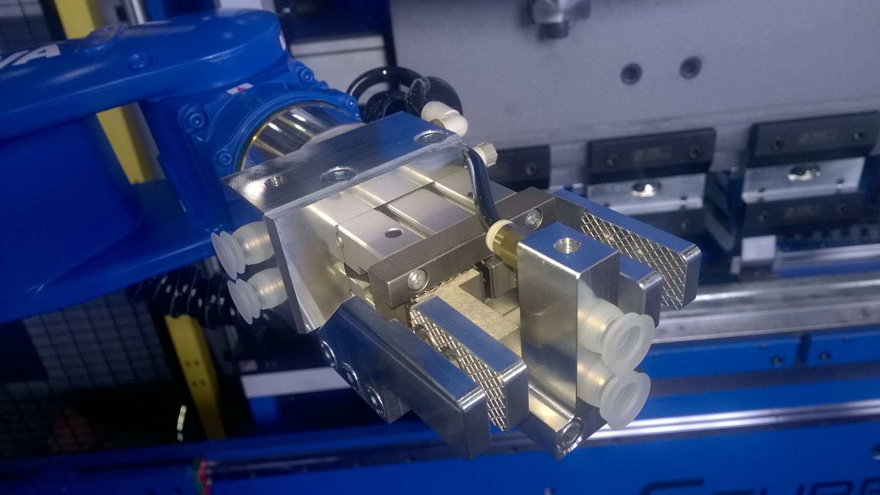 Robot mounted mechanical tooling