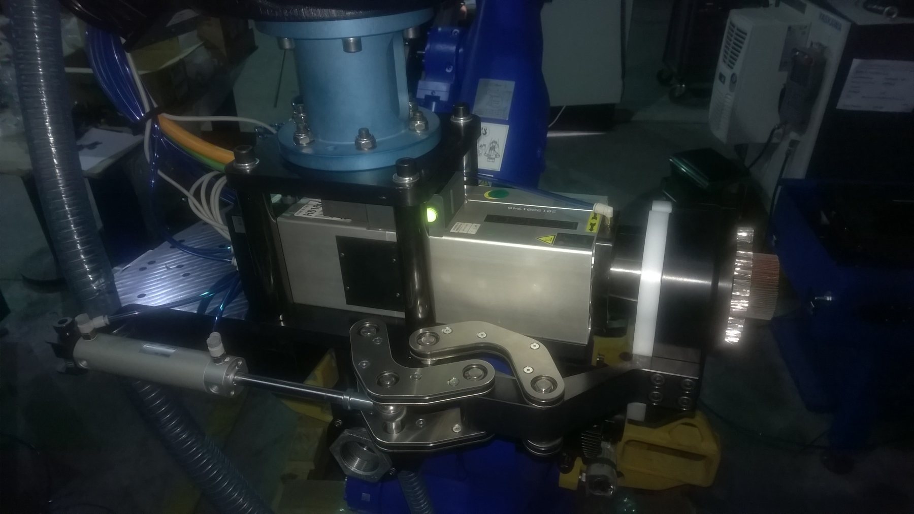 Tooling mounted on industrial robot